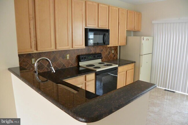 Building Photo - 5302 Chieftain Cir