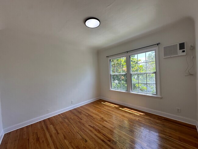 Building Photo - 1451 Ridgeley Dr