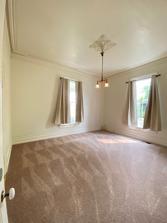 Building Photo - 190 W K St