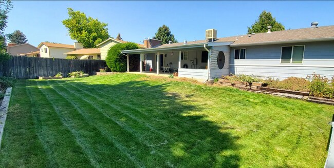 Building Photo - 8762 W 75th Pl
