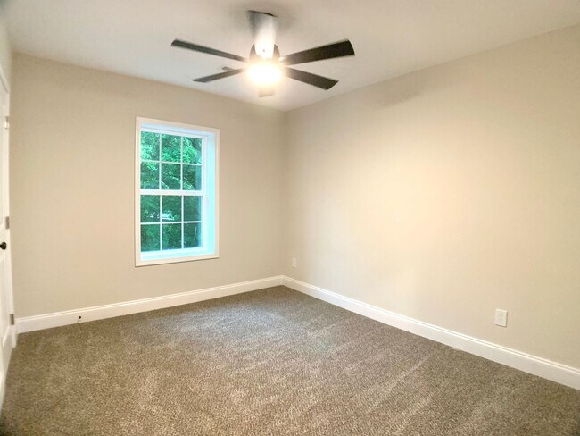 Building Photo - 917 Sinclair Dr
