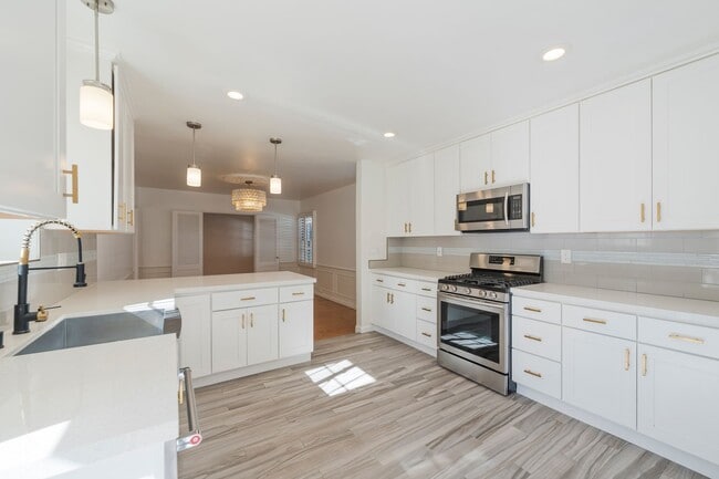 Building Photo - Beautiful Sherman Oaks Home Rental!