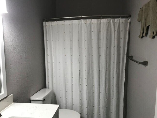 Building Photo - Spacious, Fully-Furnished 2/2 Condo Minutes from Campus - SPRING SEMESTER LEASE AVAILABLE!