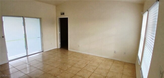 Building Photo - 411 NE Juanita Pl