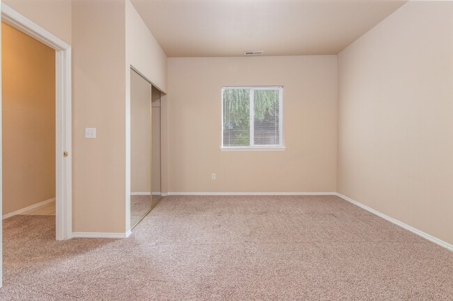 Building Photo - 3 Bed Room 2 Bath No Garage No Carport