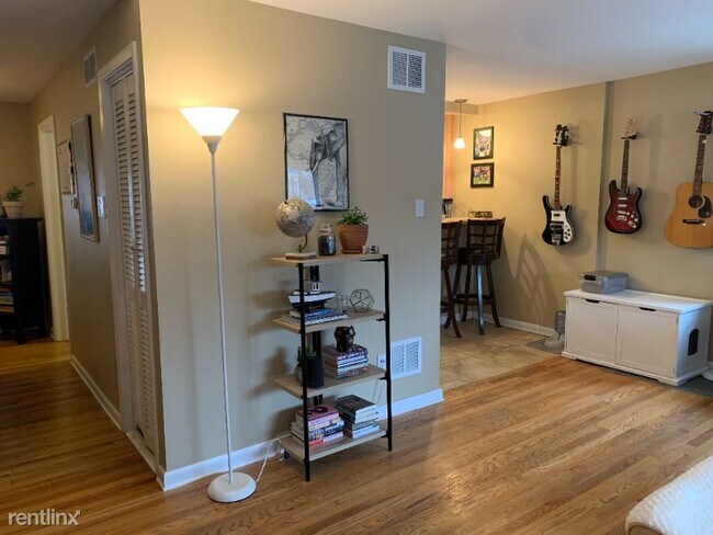 Building Photo - 1160 S Harrison St