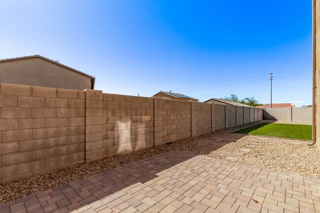 Building Photo - Stunning 2-Story with Modern Living in Flo...