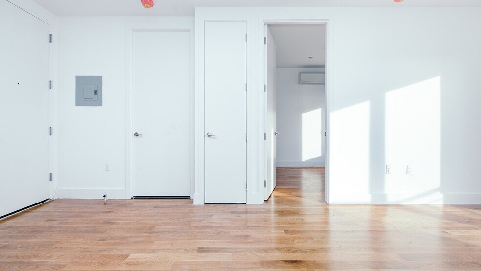 Building Photo - 876 Bergen St