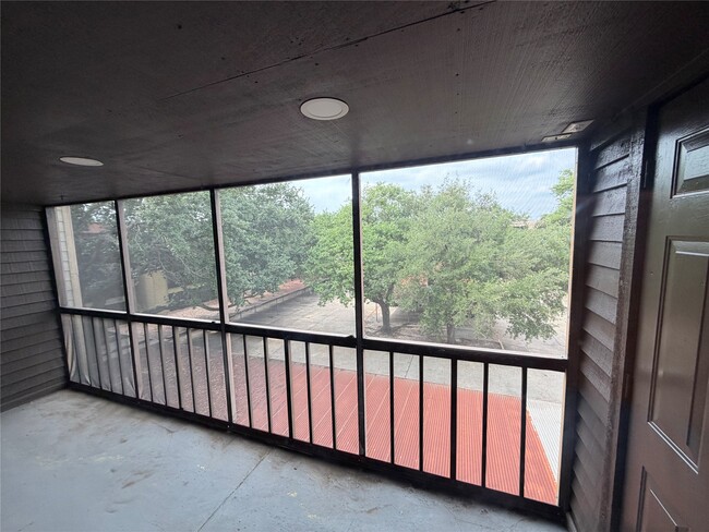 Building Photo - 10110 Forum W Dr