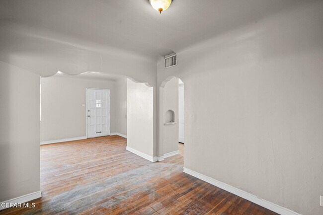 Building Photo - 3125 Van Buren Ave