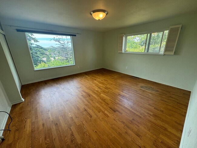 Building Photo - 3 bed/2 Bath, Spacious Home in Mount Verno...