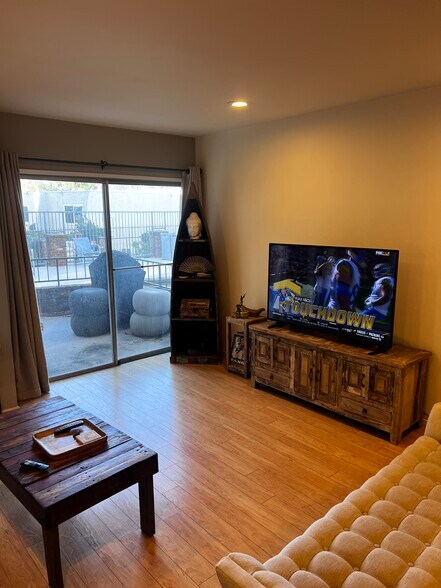 Building Photo - 5870 Green Valley Cir