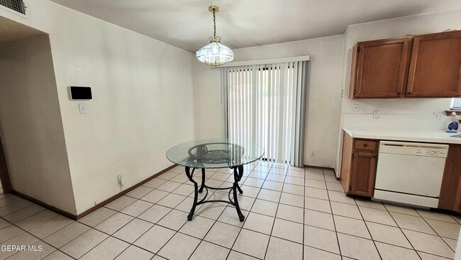 Building Photo - 7149 Golden Hawk Dr