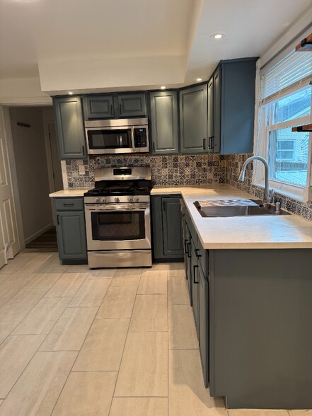 Building Photo - 53 Maple Ave