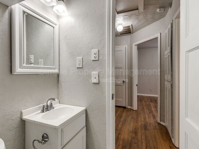 Building Photo - 10 SE Grand Blvd