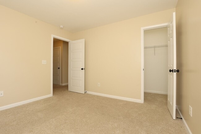 Building Photo - The Landing at Mill Creek community!  Washer / Dryer included