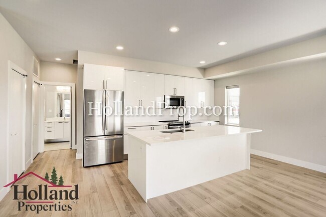 Building Photo - Spacious, Energy-Efficient Home in Reeds Crossing Near Parks & Trails
