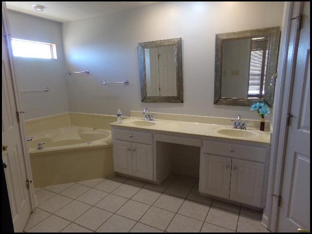 Building Photo - 103 Miramar Dr