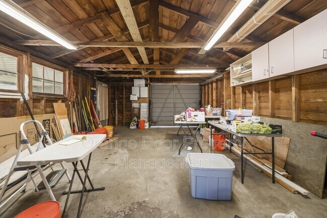 Building Photo - 834 S 72nd St