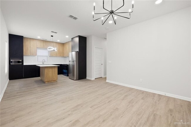 Building Photo - 18 Larkspur Ave