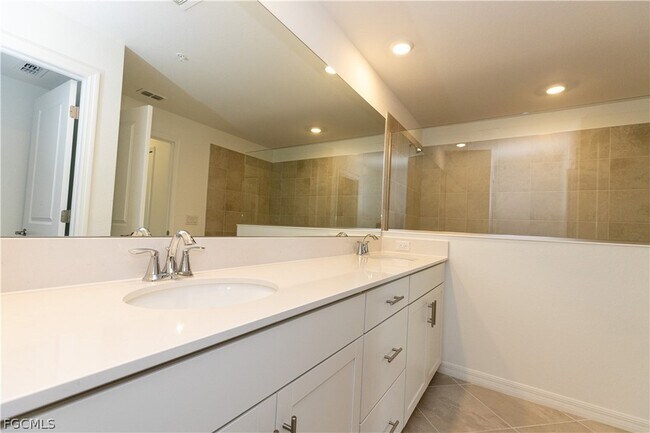 Building Photo - 16572 Kingwood Ln