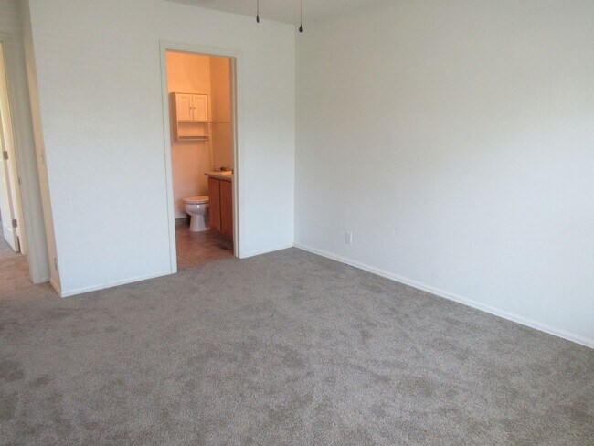 Building Photo - Double Master layout