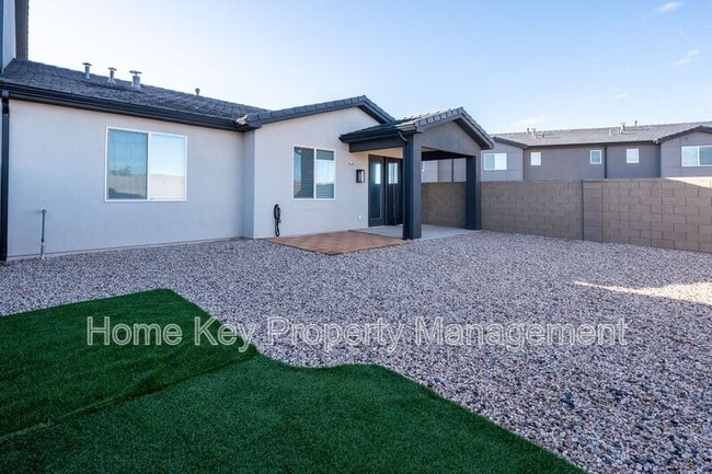 Building Photo - 3915 Razor Dr
