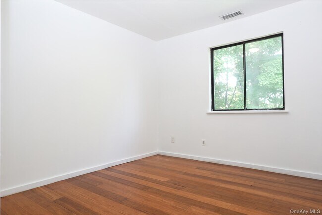 Building Photo - 259 Village Ct