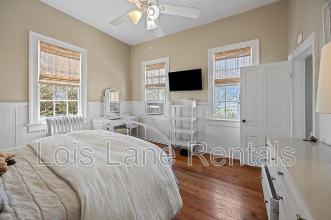 Building Photo - 139 1/2 Broad Street