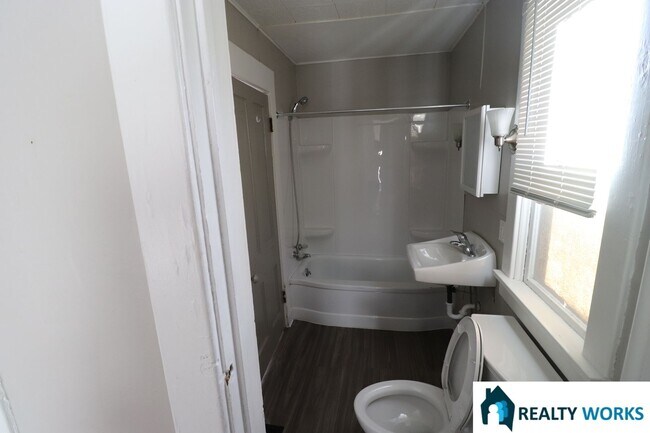 Building Photo - 1919 Washington St