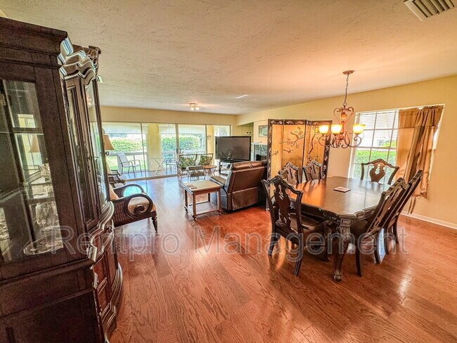 Building Photo - 5574 Chanteclaire