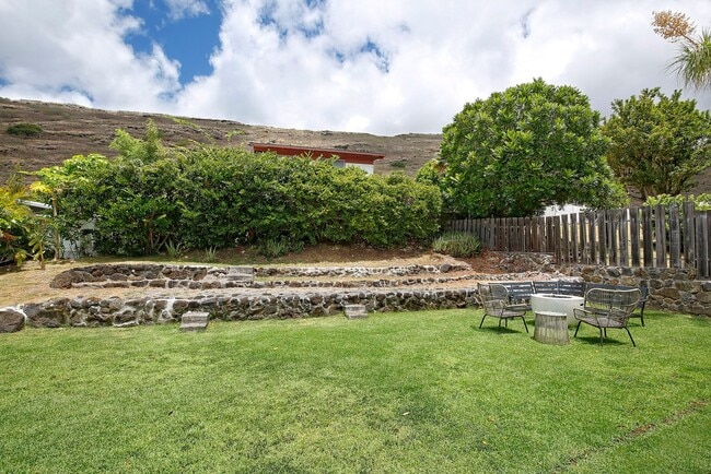 Building Photo - 735 Kapulena Loop