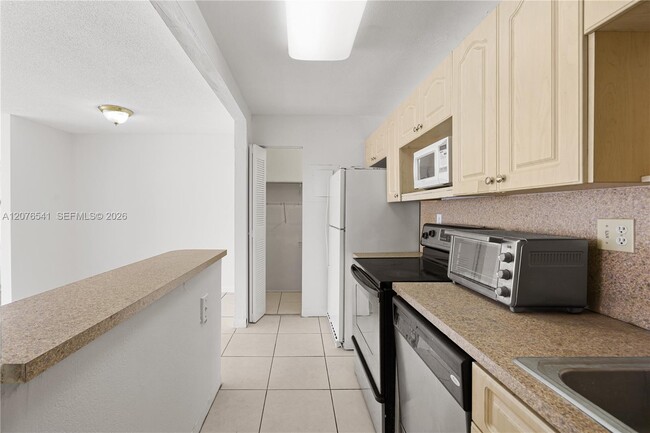Building Photo - 4154 NW 79th Ave