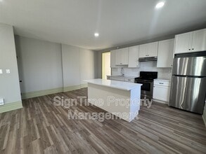 Building Photo - 25 Wayside Ave