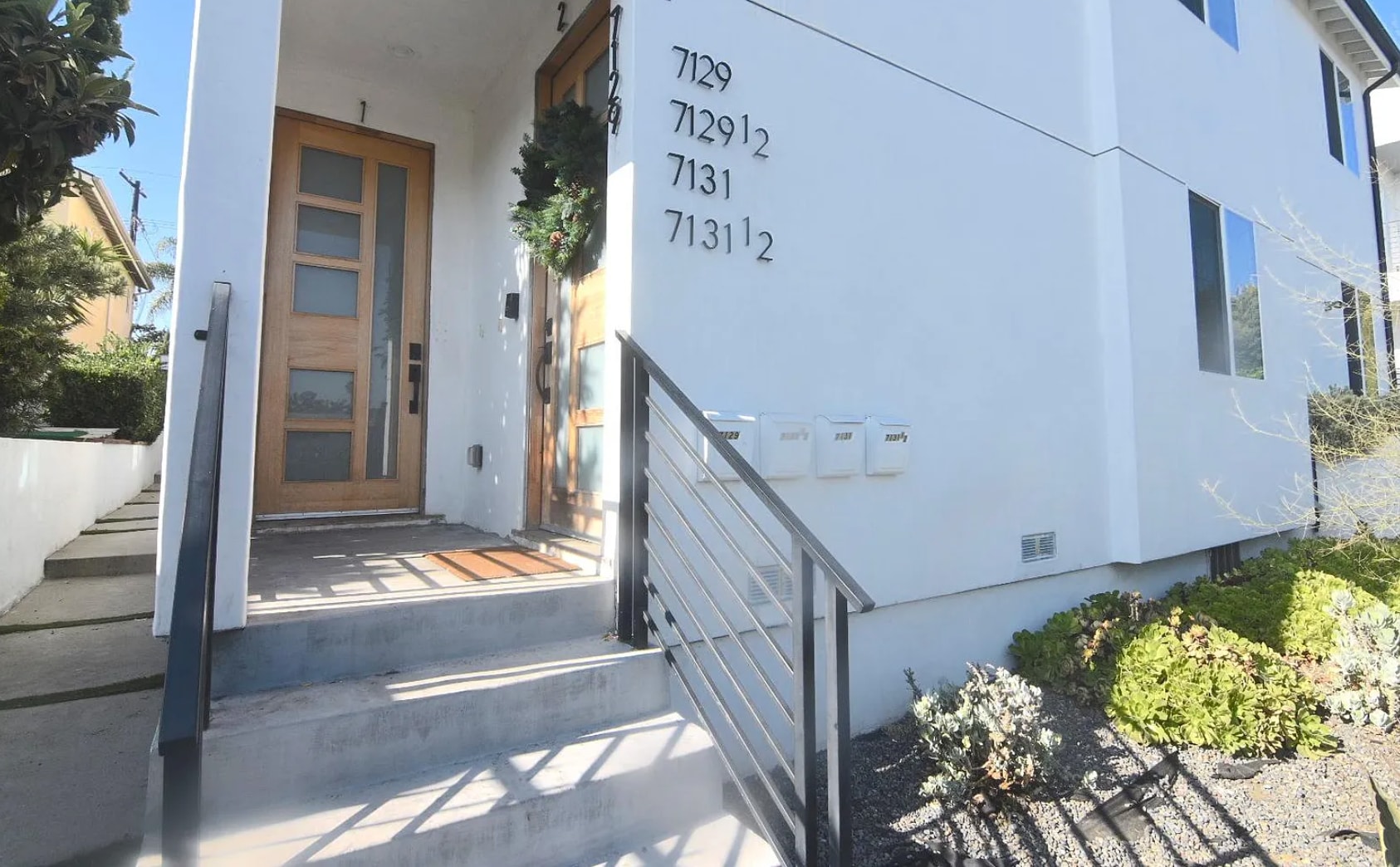 Building Photo - 7129 S La Cienega Blvd