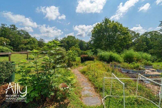 Building Photo - 2733 Southern Hills Ct