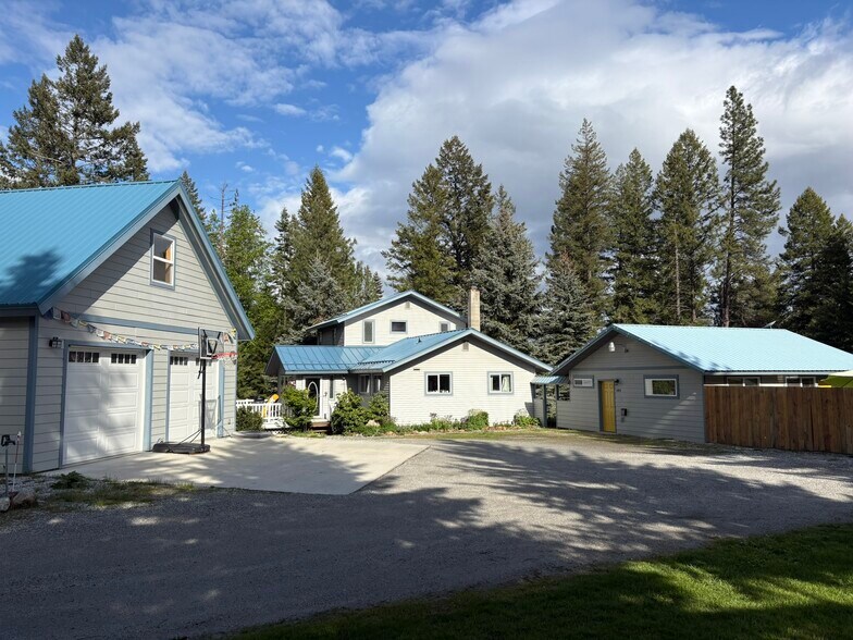 garage, main house, apartment - 403 Carr Creek Rd
