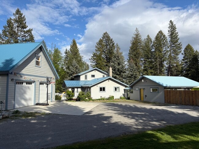 garage, main house, apartment - 403 Carr Creek Rd