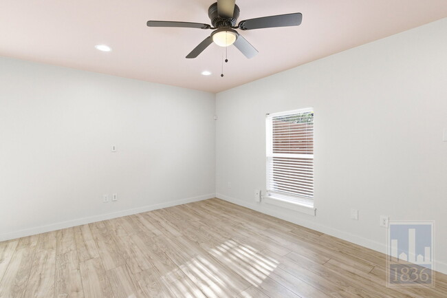 Building Photo - 1308 Southport Dr