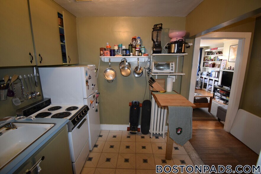 Building Photo - 503 Beacon St