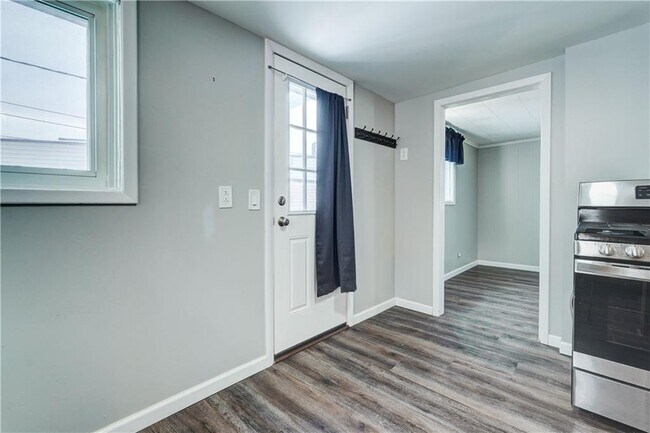 Building Photo - 1070 Gravel Rd