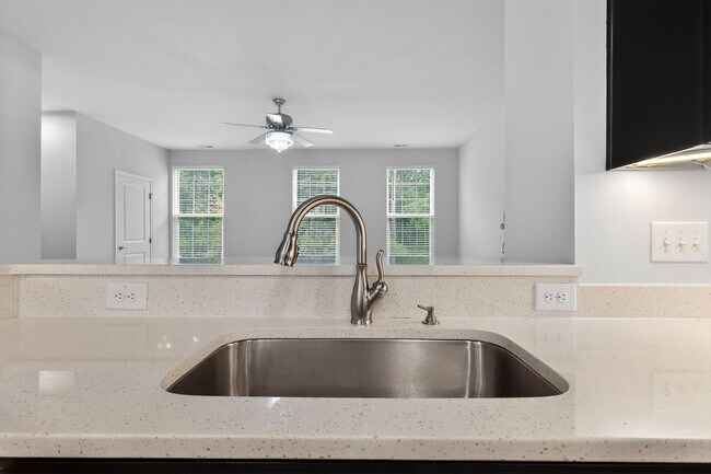 Building Photo - Spacious 4-Functional Bedroom Townhome Near RTP & Brier Creek