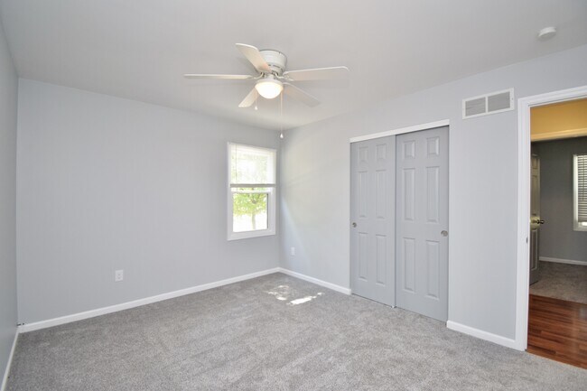 Building Photo - 647 Regent Rd