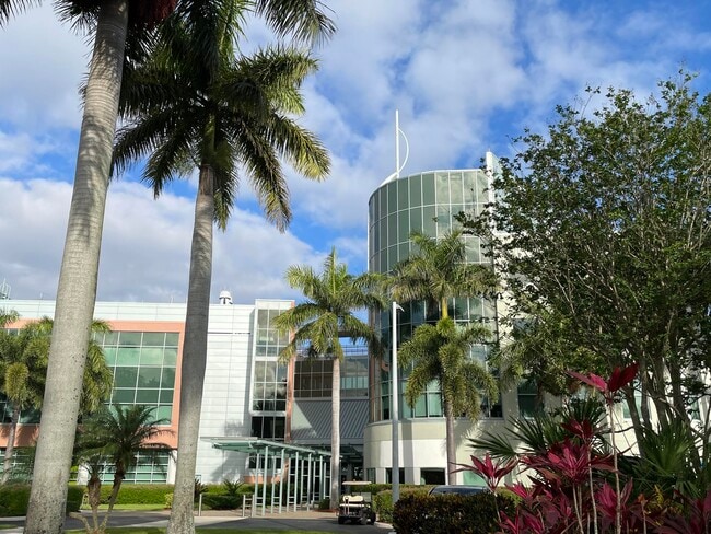 Building Photo - 4812 S Central Blvd