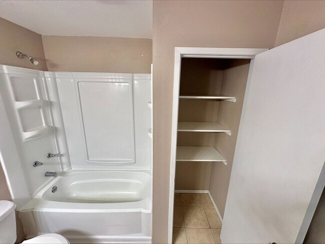 Building Photo - 6105 N 16th St