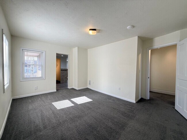Building Photo - Updated 4BR / 2 Bath Home with off-street parking!