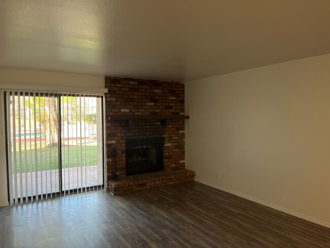 Building Photo - CONDOMINUM - OAK CREEK ESTADOS-VILLAGE OF ...