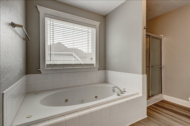 Building Photo - Welcome to this stunning 4-bedroom, 2.5-ba...