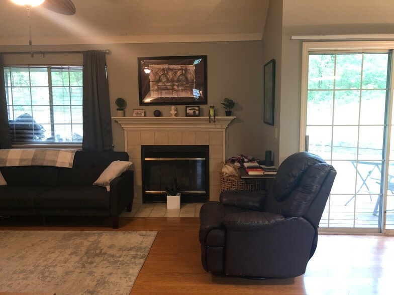 Building Photo - 933 Parkway Dr