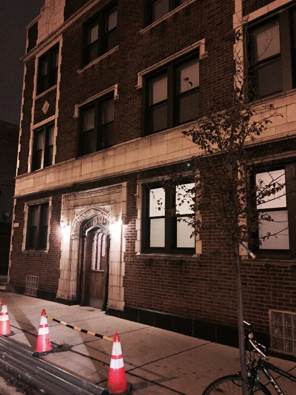 Building Photo - 2351 W Wilson Ave